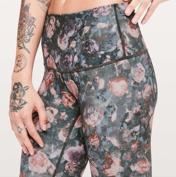 Lululemon Wunder Under Crop II Scallop Pant/Top Set Frosted Rose Multi /Melanite - Picture 3 of 12